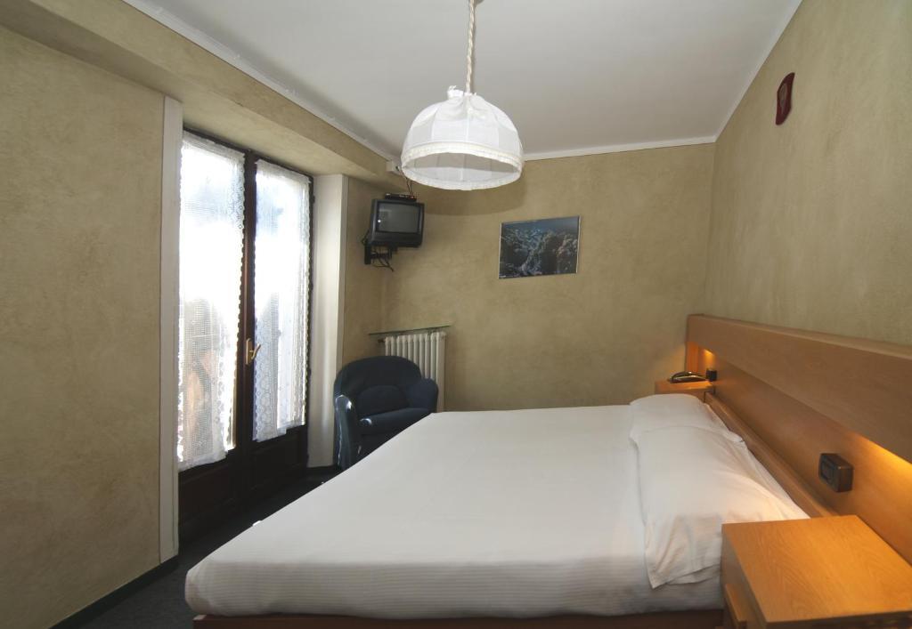 Albergo Nazionale Vernante Cameră foto